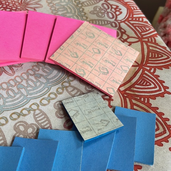 10 of each pink and blue post it bundles - Picture 2 of 3